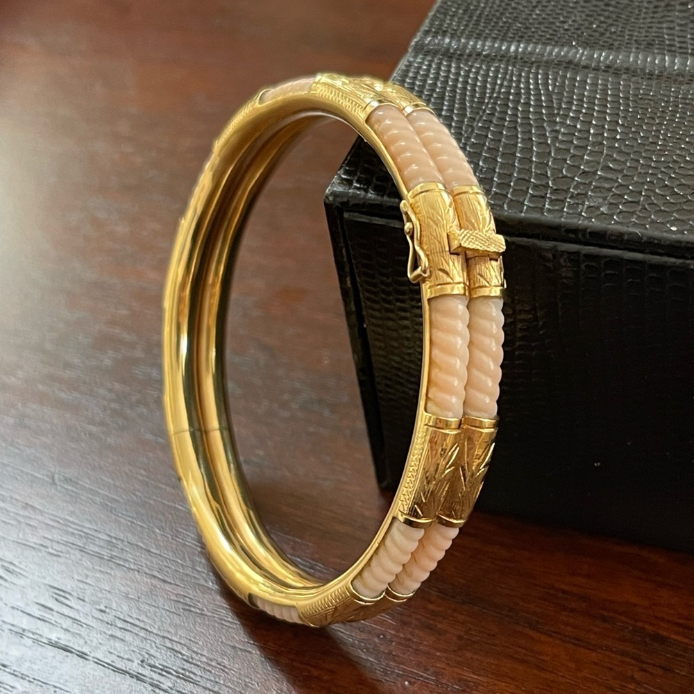 Solid 14K yellow gold & carved natural angel skin coral hinged bangle bracelet - Picture 10 of 12